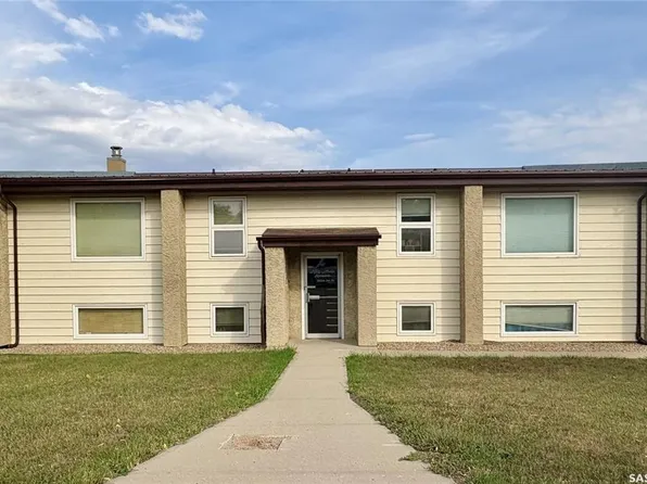 240 Home STREET W, Moose Jaw, SK S6H 7H8
