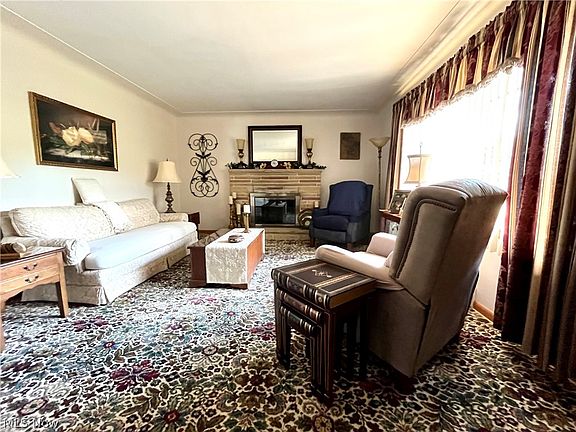 3rd image of 3465 Tall Oaks Ln