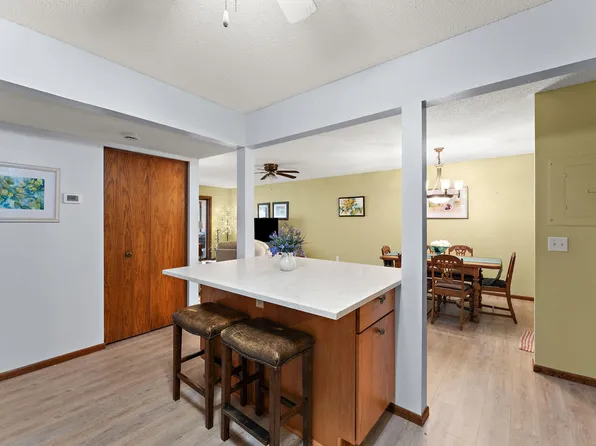 10540 43rd Ave N APT 203, Plymouth, MN 55442