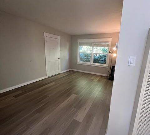 2nd image of 560 Coombs St #10