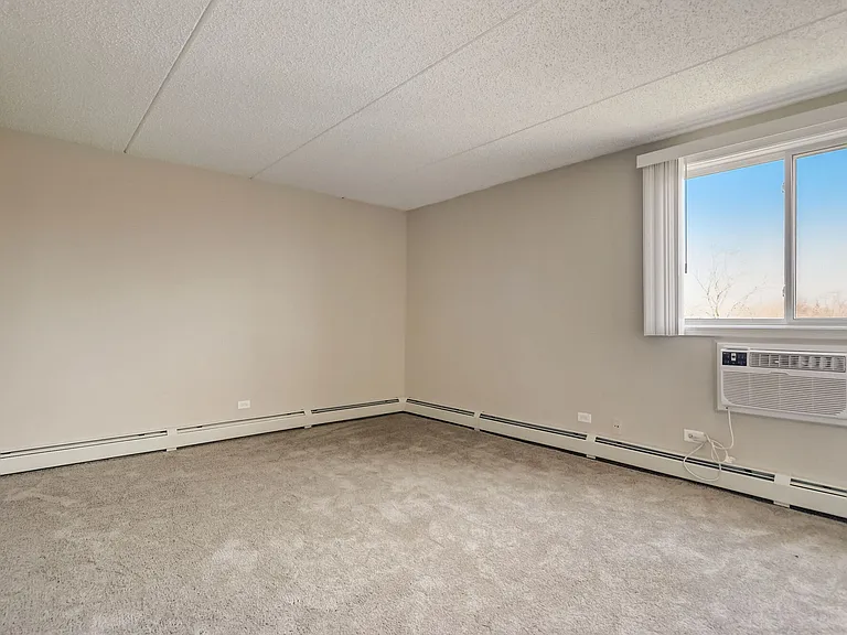 Bartlett Court Apartments — Photo 12