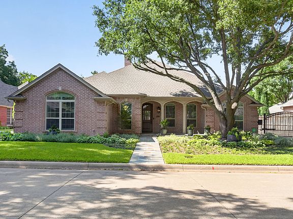 2nd image of 2832 Manorwood Trl
