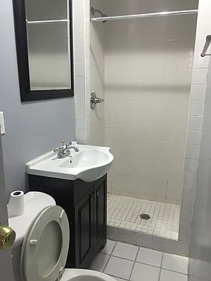 Rented by Salon Realty Corp | media 11