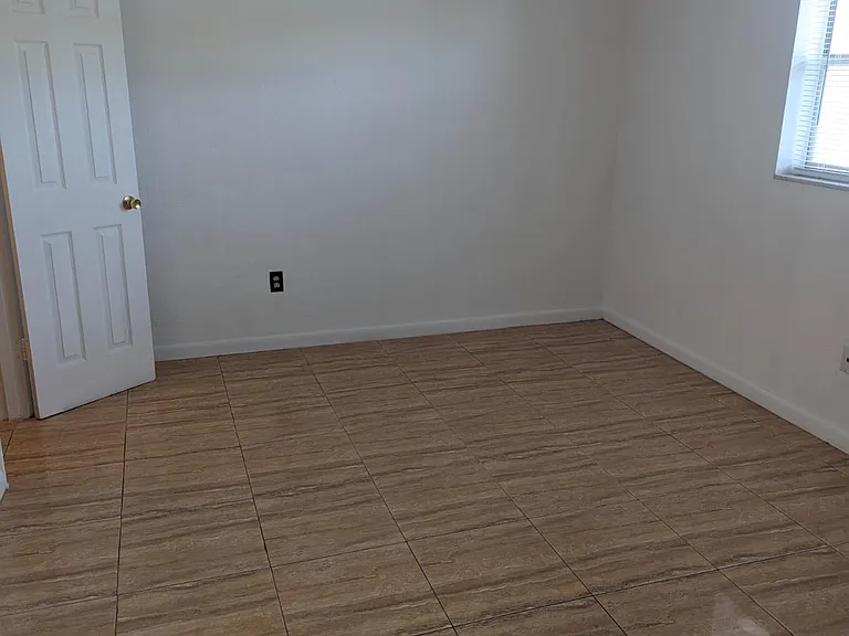 20400 NW 7th Ave #103 — Photo 6