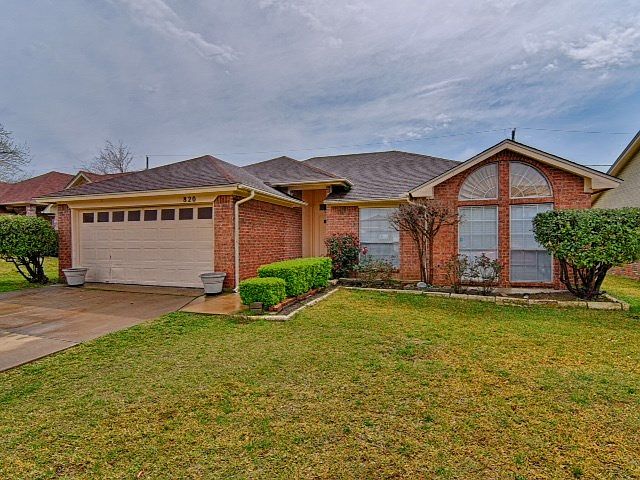 1st image of 820 Carrington Dr