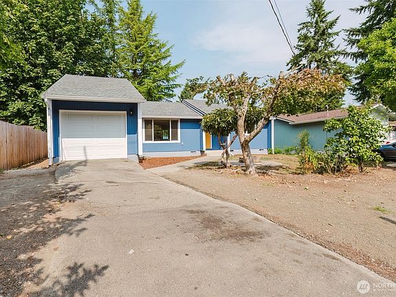 2nd image of 2119 Lake Blvd