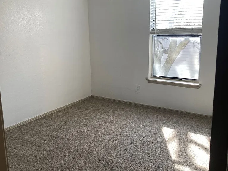Quail Hollow Apartments — Photo 30