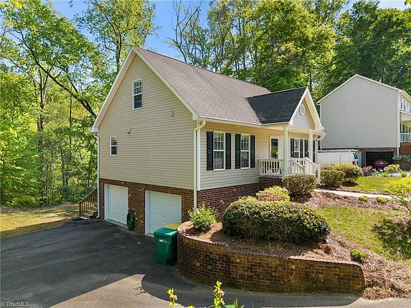 3rd image of 2375 Oakton Dr