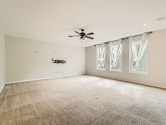 4th image of 346 Chloe Heights