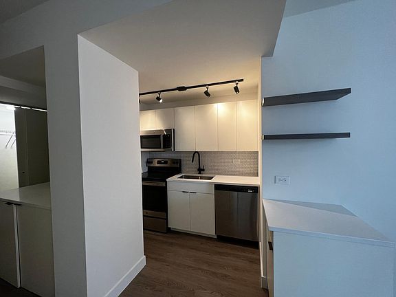2nd image of 50 E Chestnut St #730