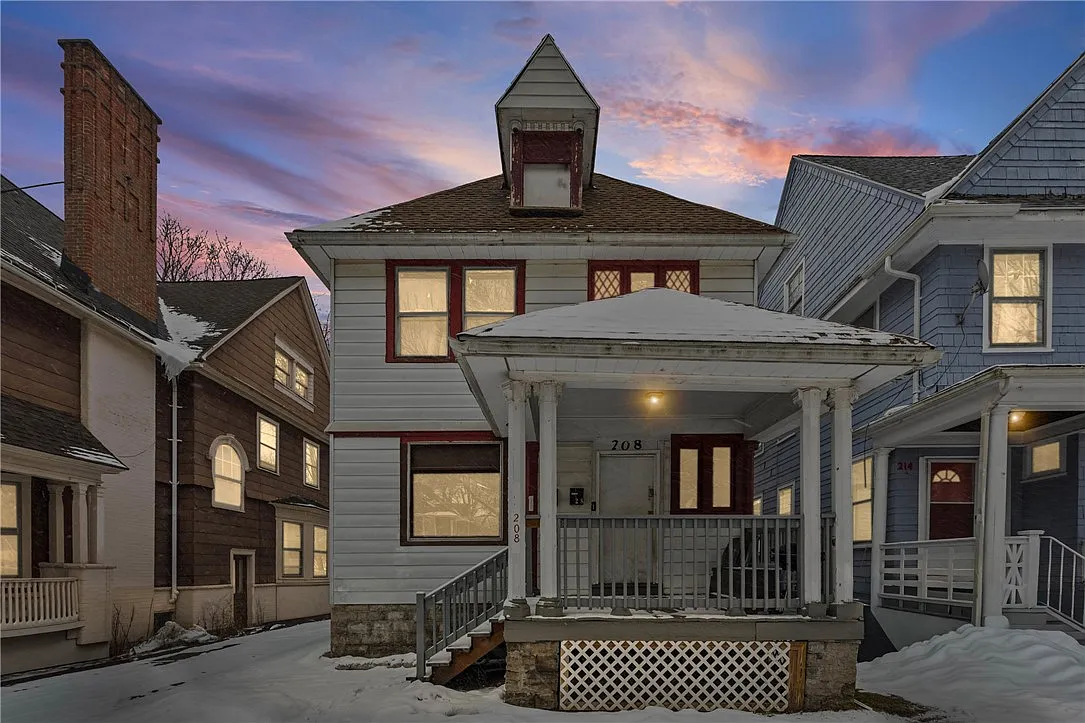 208 Kenwood Ave photo 1