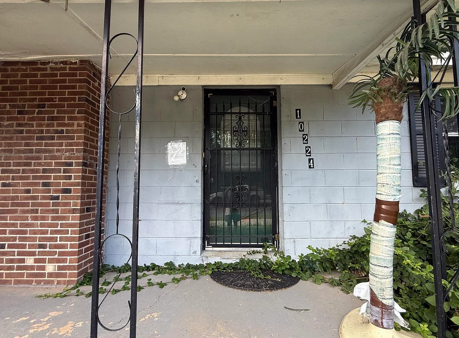 4 bed, 1.0 bath, 1360 sqft, $2,000 — Photo 2