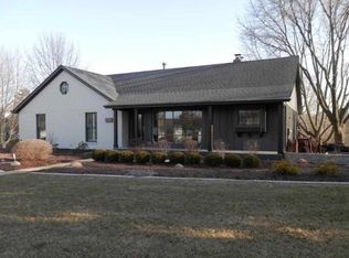 2015 Somerset Pl, Bloomington, IL 61705