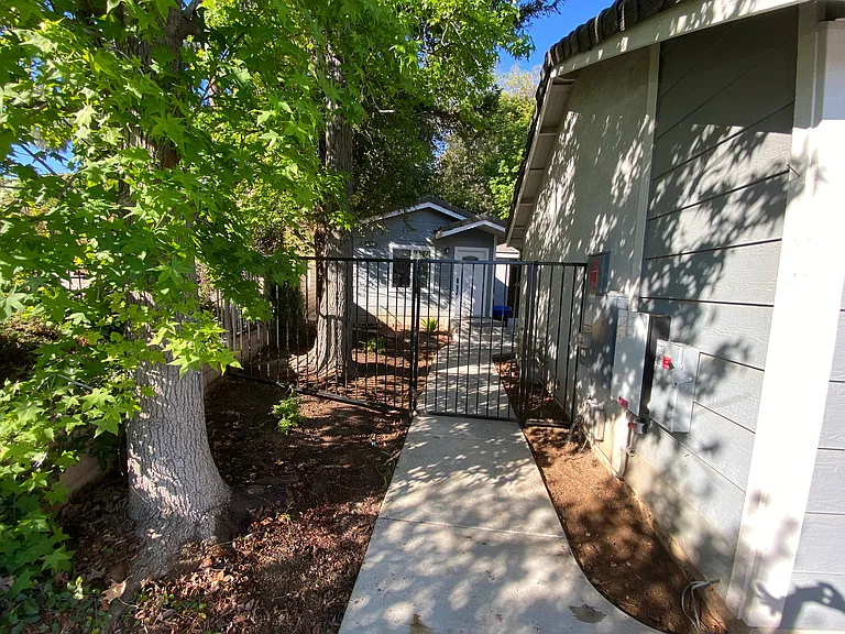 11840 Briarwood Ct #2 — Photo 5