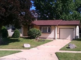 1009 S Hill Dr, Dixon, IL 61021