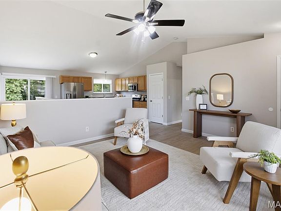 5th image of 404 Pearl Creek Dr