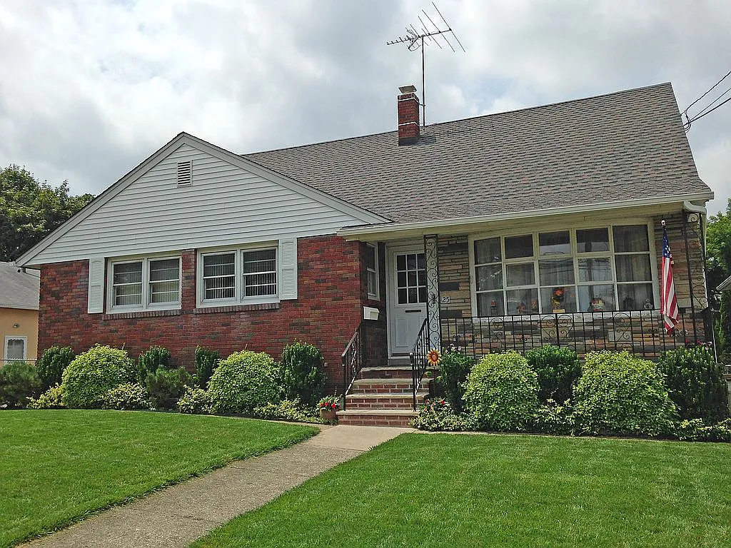 25 Lee Ave photo 1