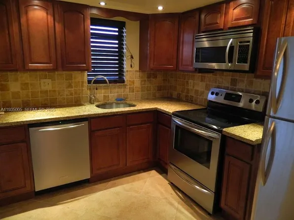 9440 SW 8th St APT 402, Boca Raton, FL 33428