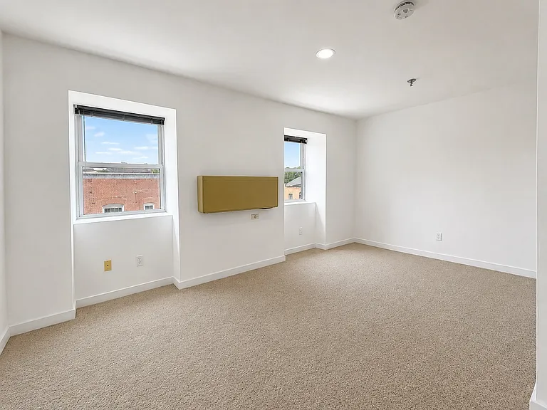 2 E Washington Ave #4B — Photo 4