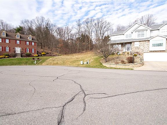 4th image of 404 Barrett Ct