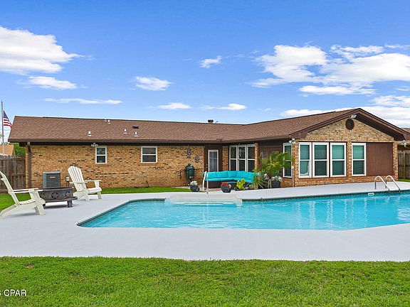 3rd image of 213 Hugh Thomas Dr