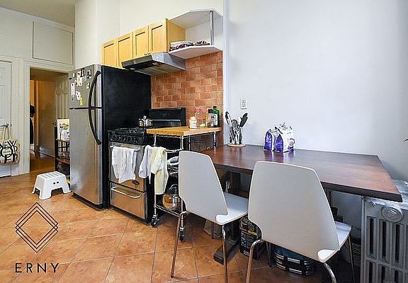 5th image of 860 Manhattan Ave APT 2L