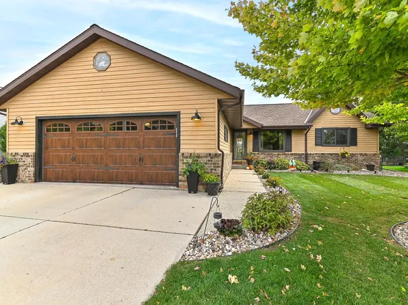 1103 Squire LANE, West Bend, WI 53090