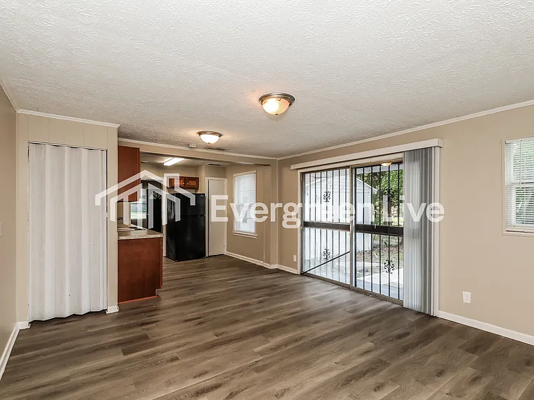 8258 Lexington Dr — Photo 4