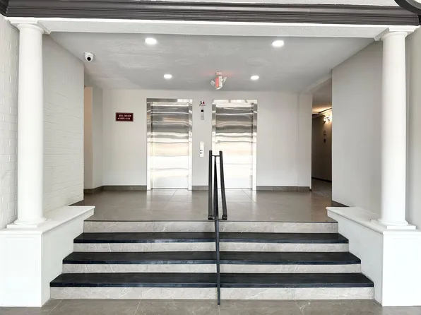 Kings Park Plaza Apartments