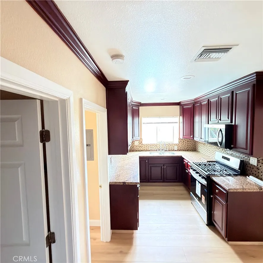 2 bed, 950 sqft, $3,500 — Photo 1