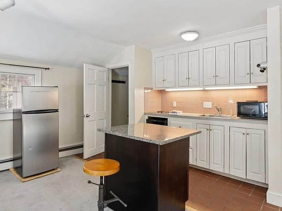 2nd image of 100 Hardy Rd