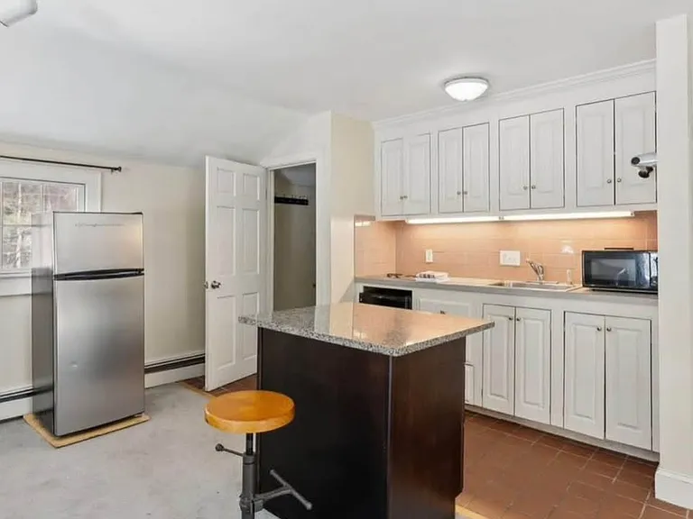 100 Hardy Rd — Photo 2
