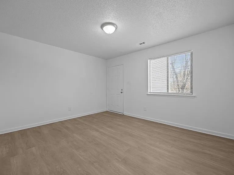 1011 Camden Ave — Photo 5