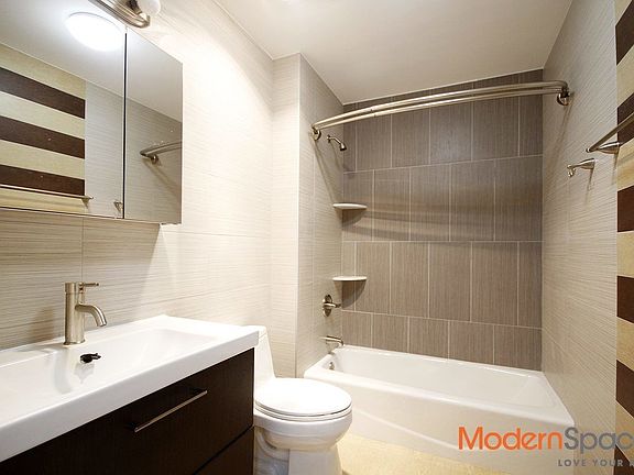 4th image of 3039 32nd St APT 2B