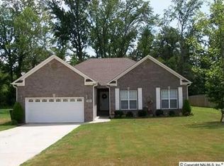 174 Bucks Pocket Dr, New Market, AL 35761