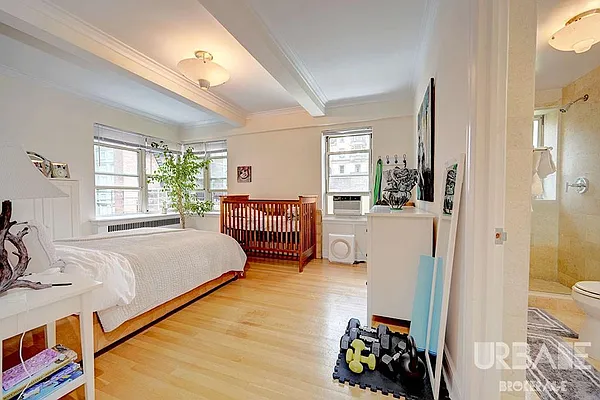 Rented by Urbane Brokerage | media 10