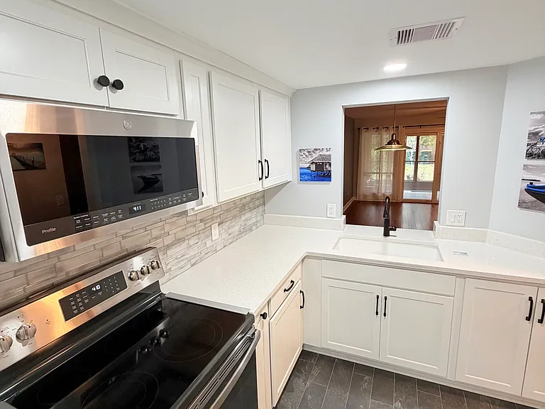 8129 Village Gate Ct — Photo 2