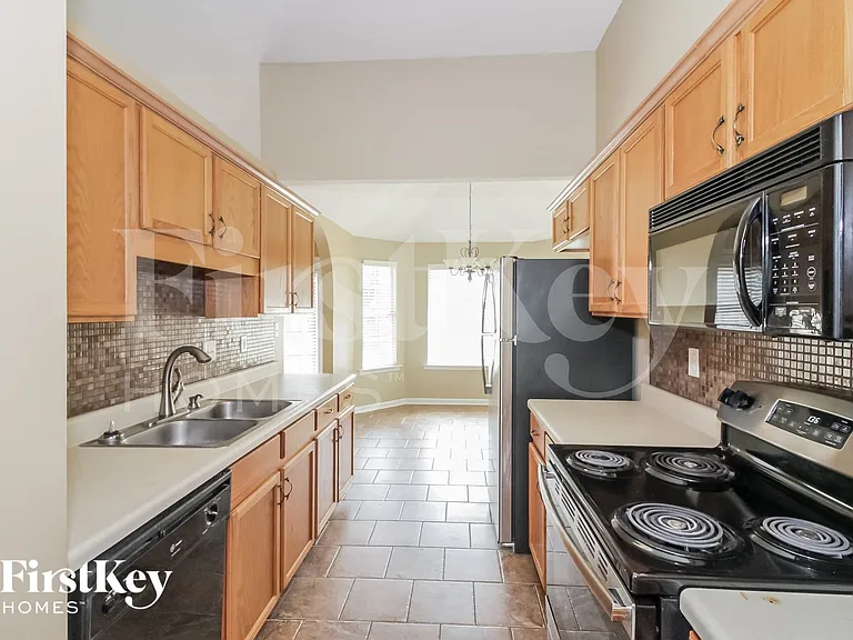 10257 Green Moss Dr N — Photo 7