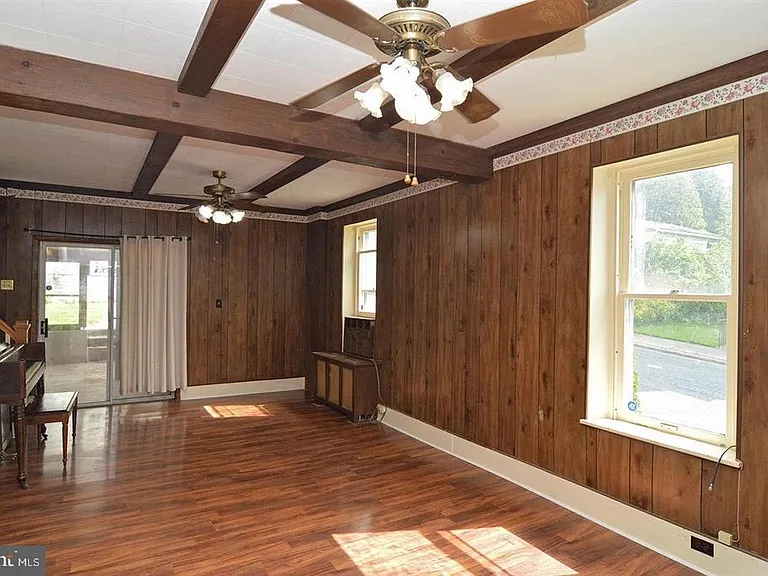 101 W Franklin St — Photo 4