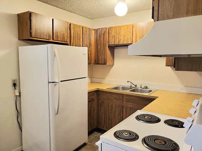 179 Rosewood Dr #D — Photo 4