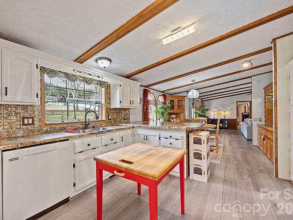 5th image of 8 Jonquil Ln #5