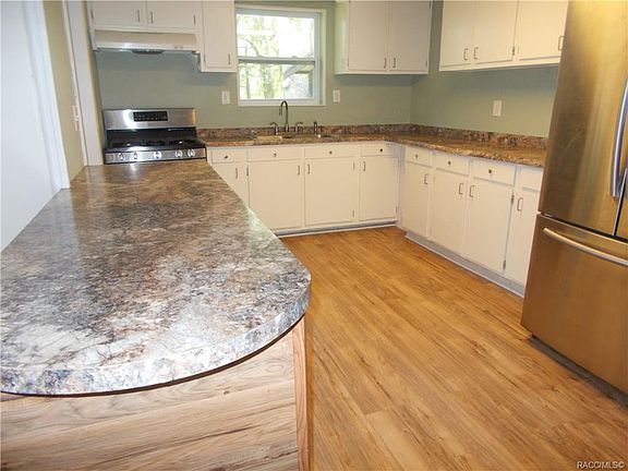 5th image of 4040 E Shorewood Dr