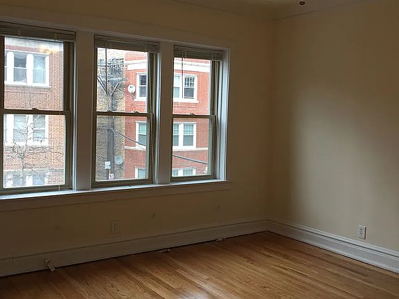 3rd image of 2323 W Wilson Ave APT 3