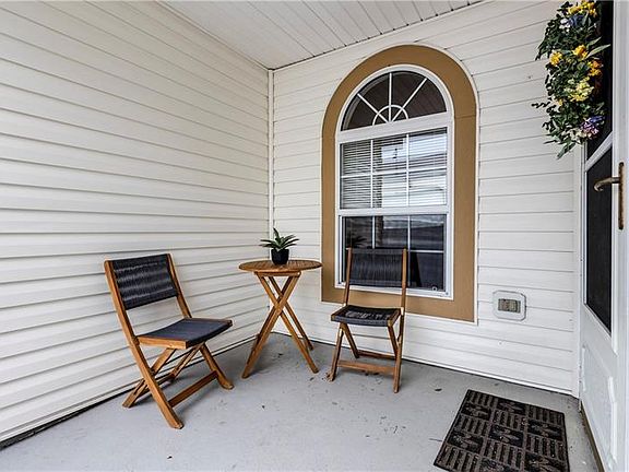 2nd image of 39 Blueberry Ln