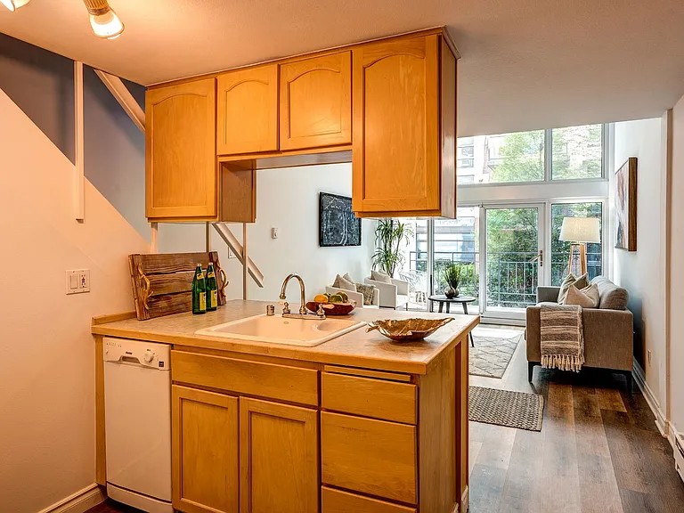 1000 Union St #110 — Photo 13