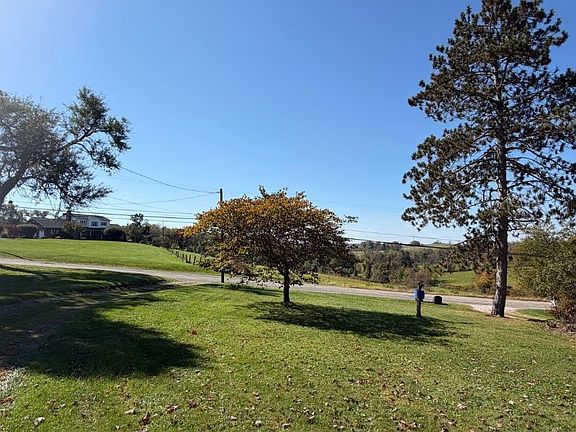 3rd image of 509 Pinkerton Run Rd