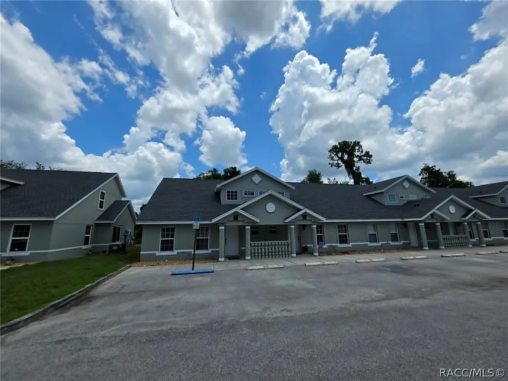 3 bed, 2.0 bath, 1262 sqft, $1,800 — Photo 1