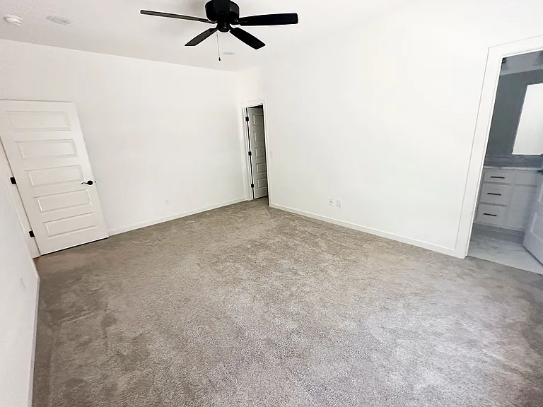 933 W Holly St — Photo 13