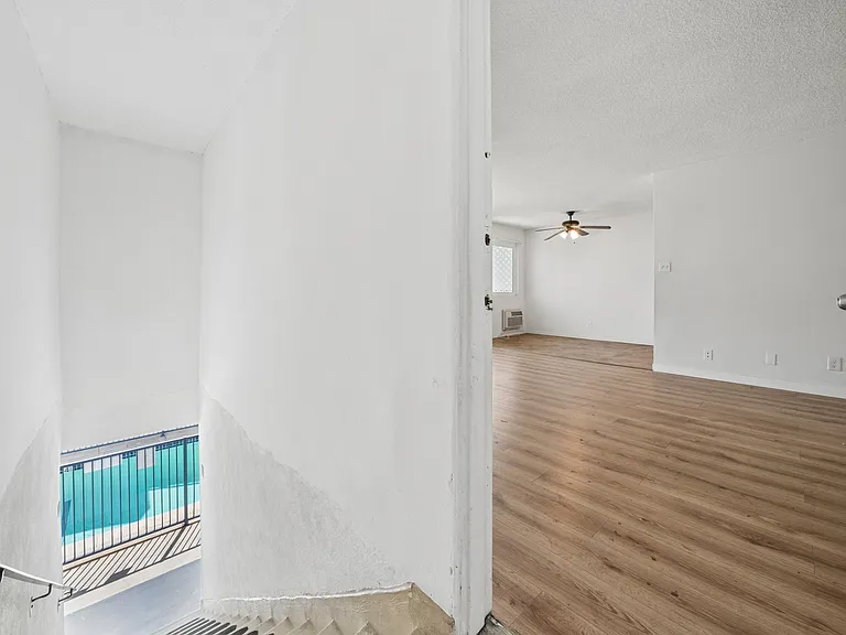 16900 Parthenia St #13 — Photo 9