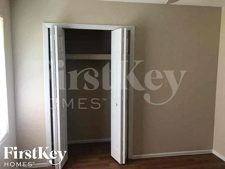 1209 NE 18th Pl — Photo 15
